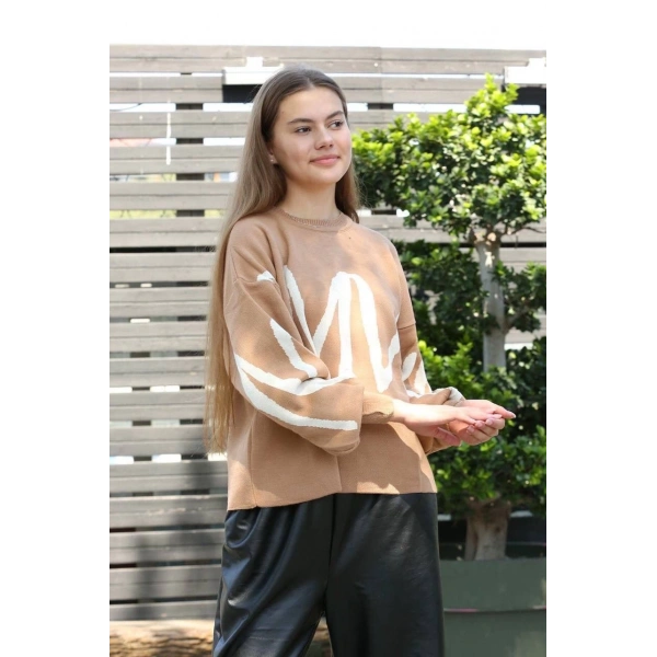 Beyaz çizgili bisiklet yaka kazak vizon