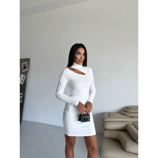 Boğazlı gögüs dekolteli elbise beyaz f2333