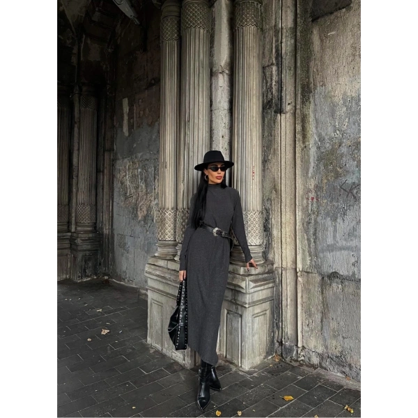 Boğazlı kalın bürümcük uzun elbise siyah