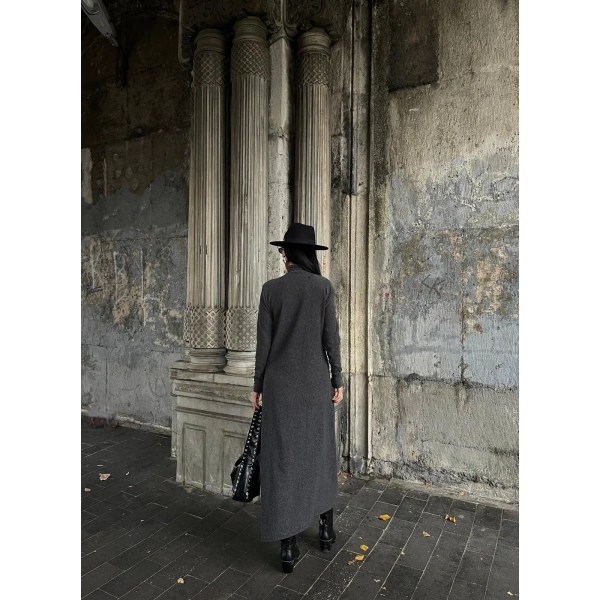 Boğazlı kalın bürümcük uzun elbise siyah