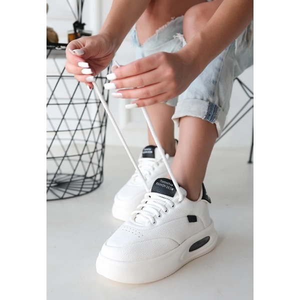 Chris Beyaz Cilt Siyah Detaylı Bağcıklı Spor Ayakkabı