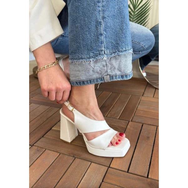 Cica Beyaz Cilt Topuklu Ayakkabı