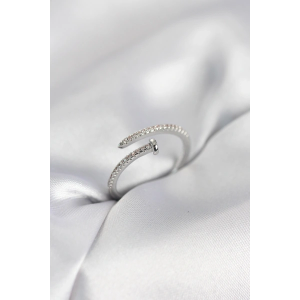 Çivi Model Zirkon Taşlı Gümüş Renk Kadın Yüzük