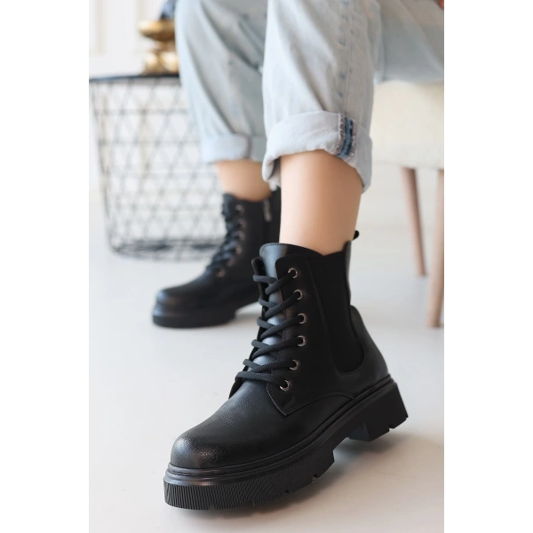 Daum Siyah Cilt Bağcıklı Bot