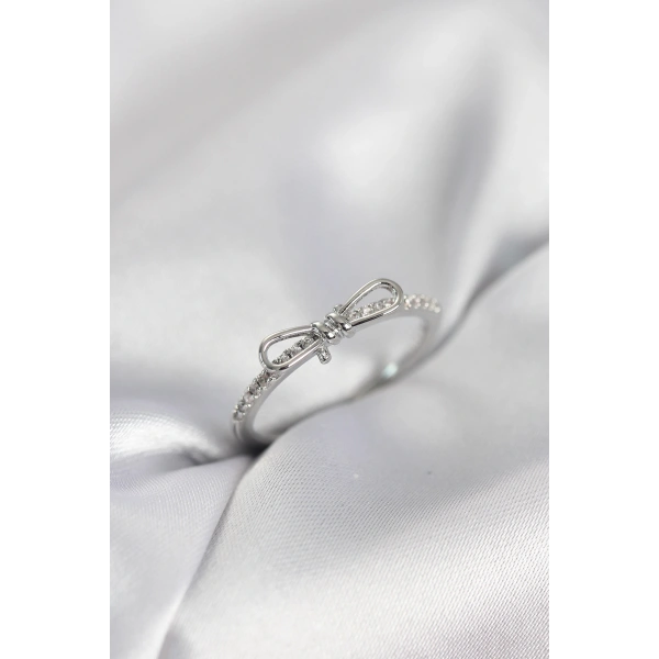 Fiyonk Model Zirkon Taşlı Gümüş Renk Kadın Yüzük