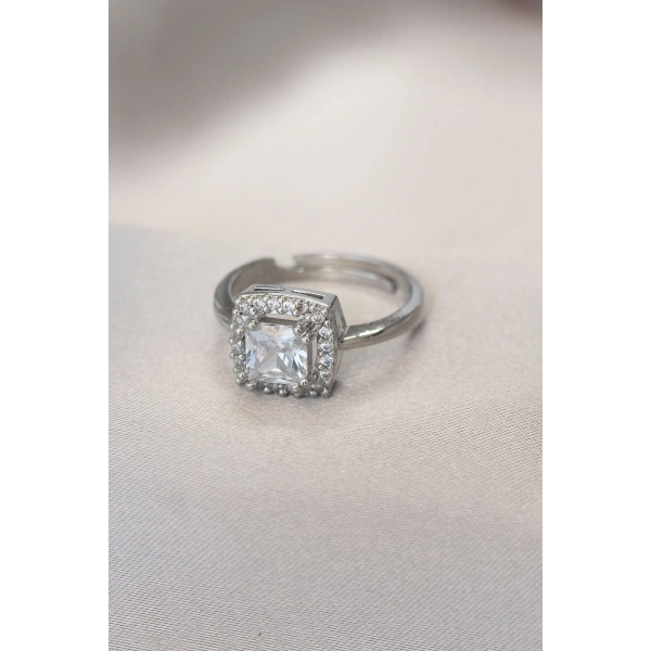 Gümüş Renk Baget ve Zirkon Taşlı Kare Yüzük