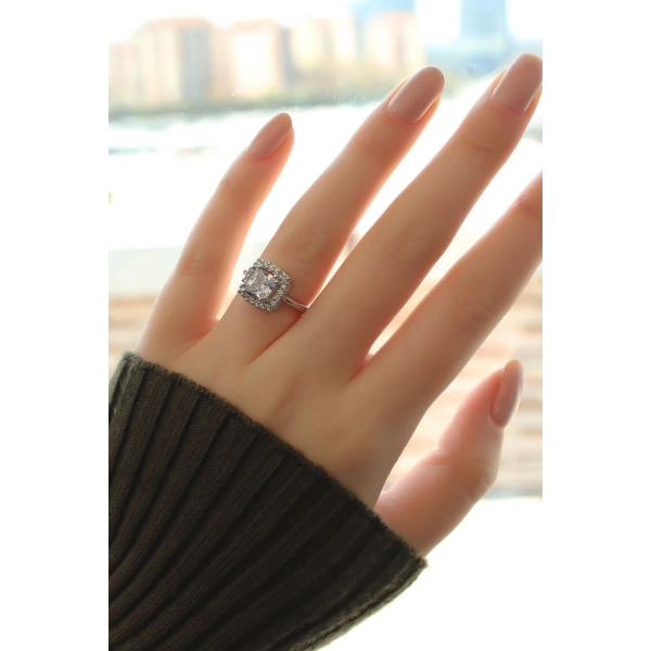 Gümüş Renk Baget ve Zirkon Taşlı Kare Yüzük