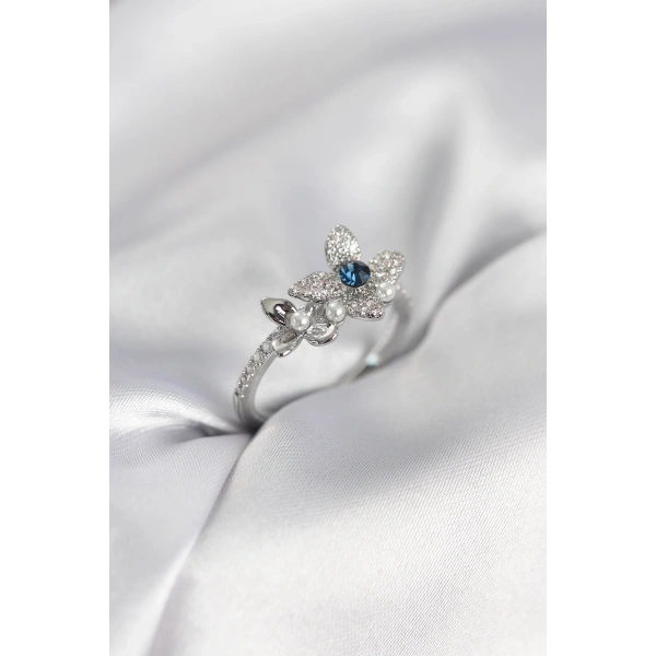 Gümüş Renk Çiçek Model Zirkon Taşlı Kadın Yüzük