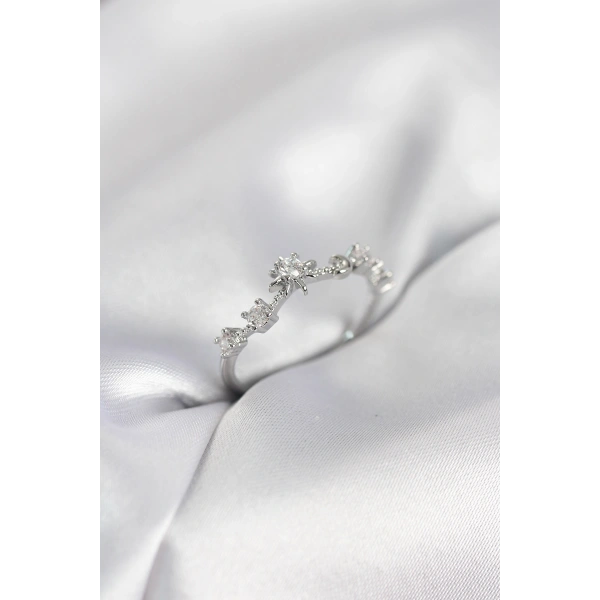 Gümüş Renk Gece Temalı Zirkon Taşlı Kadın Yüzük