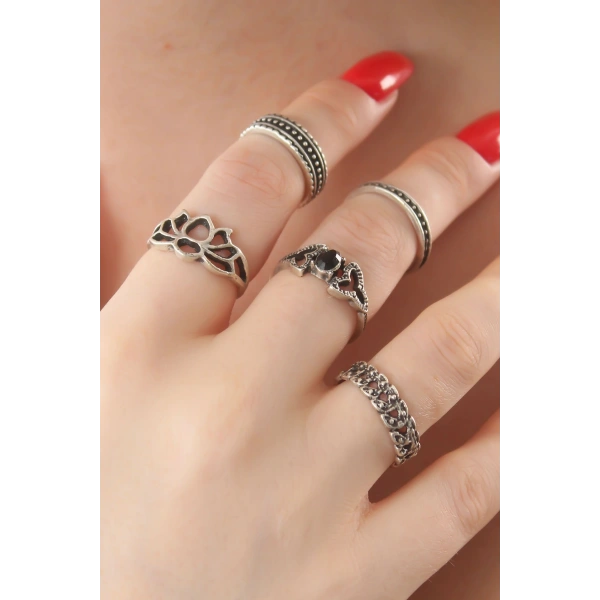 Gümüş Renk Lotus Model Siyah Kristal Taş Detay Bayan Yüzük Kombin