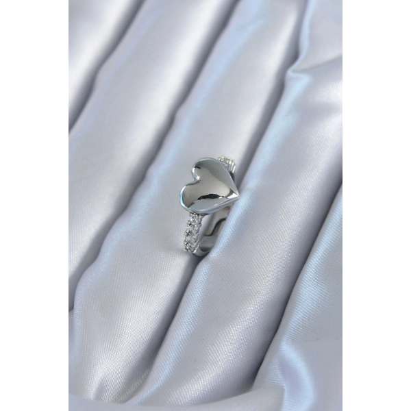 Gümüş Renk Pirinç Zirkon Taşlı Kalp Model Kadın Yüzük