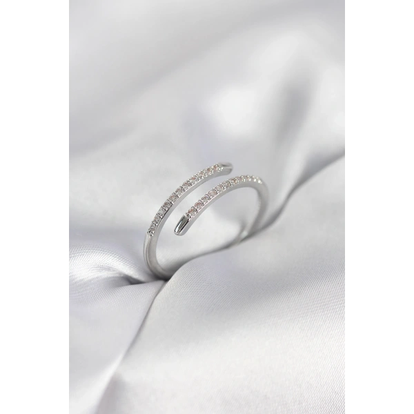 Gümüş Renk Yılan Kuyruk Model Zirkon Taşlı Kadın Yüzük