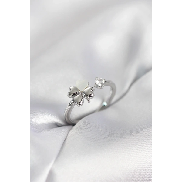 Gümüş Renk Yonca Model Sedefli Kadın Yüzük