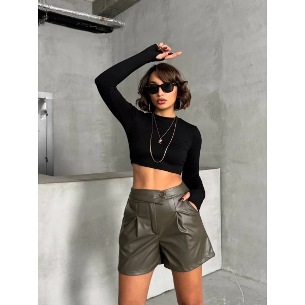 İki düğmeli pileli şort