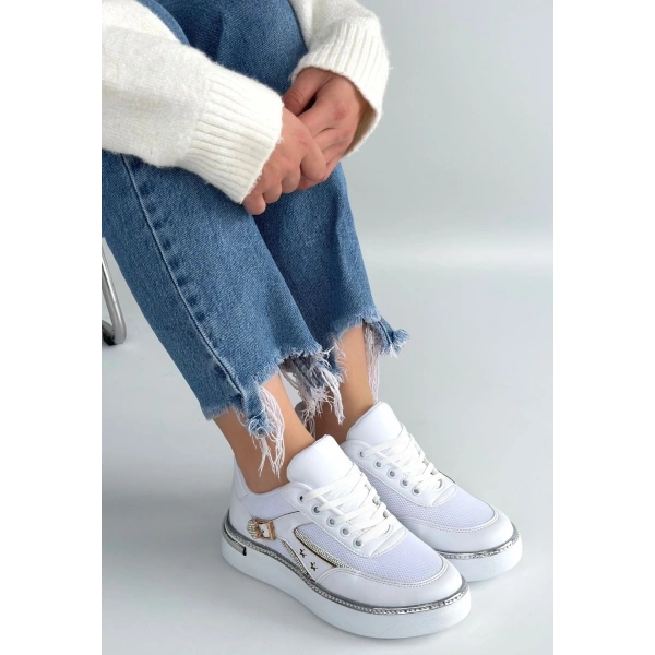 Junda Beyaz Cilt Bağcıklı Spor Ayakkabı