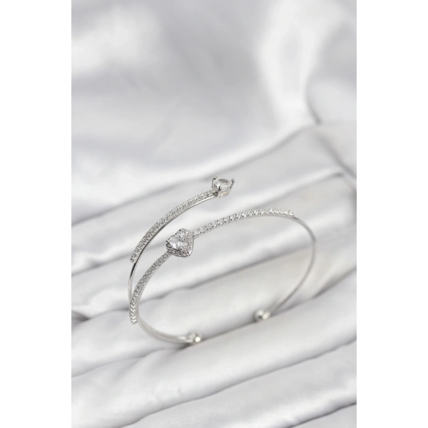 Kalp Model Pirinç Gümüş Renk Kadın Bileklik