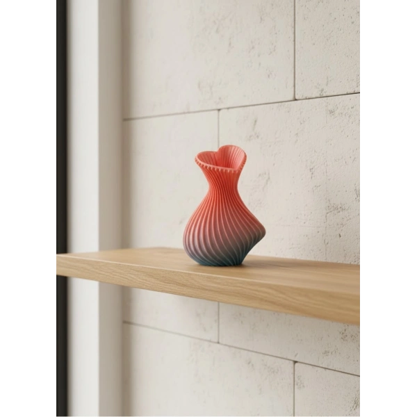 Kalp Tasarımlı Modern Dekor Vazo 15 cm Şık ve Estetik Görünüm