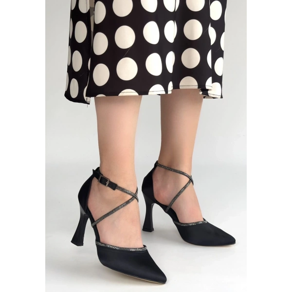 Kanji Siyah Saten Topuklu Ayakkabı