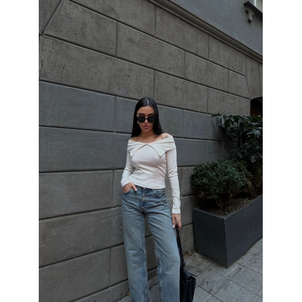 Kelebek yaka uzun kol bluz beyaz