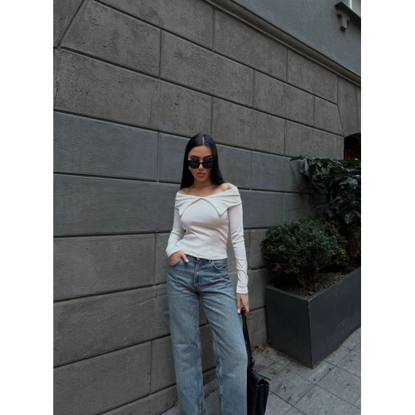 Kelebek yaka uzun kol bluz beyaz