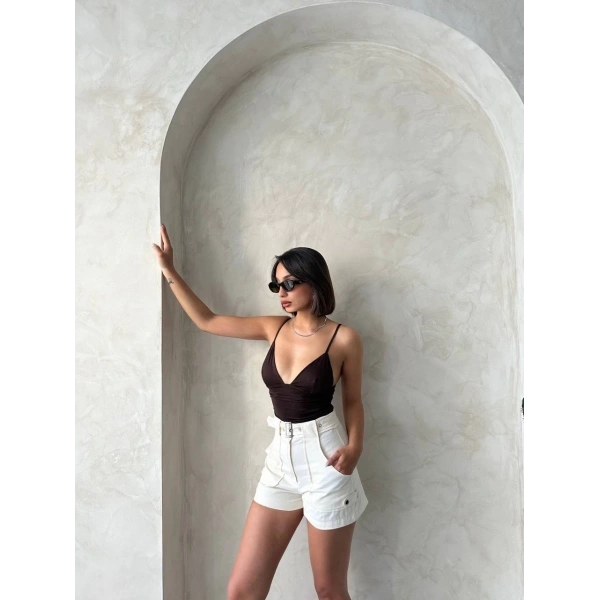 Kemer detaylı gabardin şort krem s25289