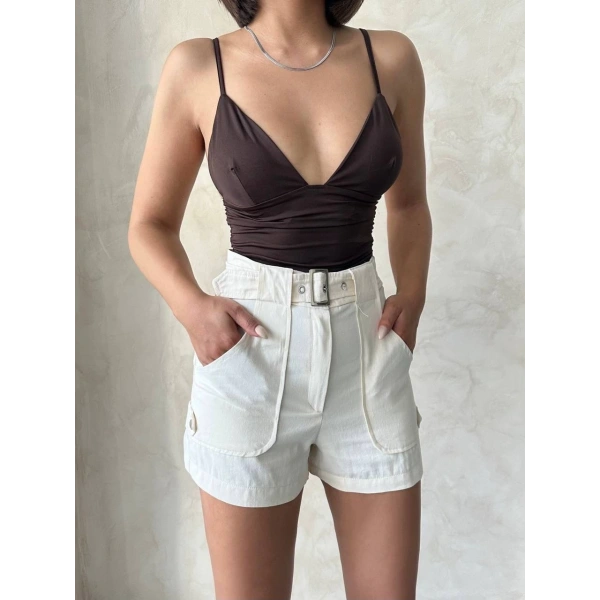 Kemer detaylı gabardin şort krem s25289