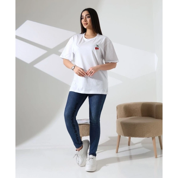 Kiraz işlemeli tişört