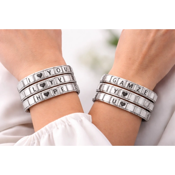 Kişiselleştirilebilir Çelik Bileklik – Harfli Charm Modüllü Paslanmaz Çelik Bileklik – İsim Yazılı Özel Tasarım