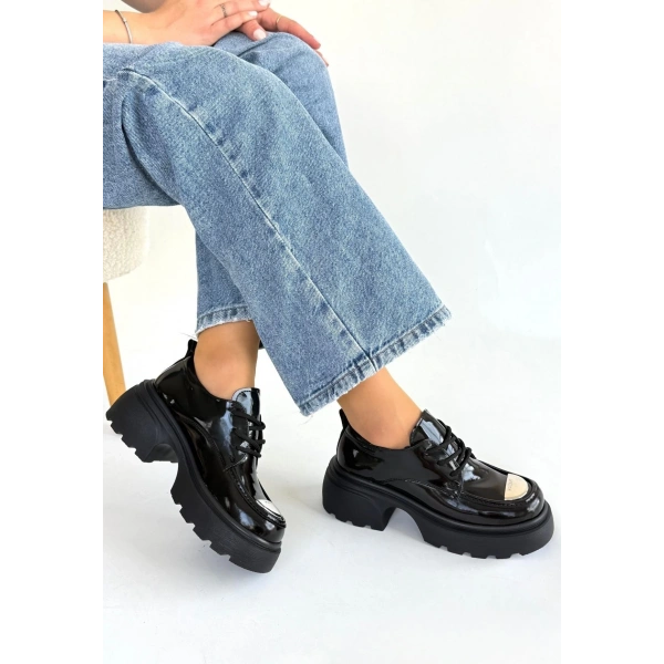 Kiya Siyah Rugan Dolgu Topuk Oxford Ayakkabı