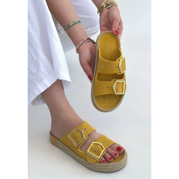 Loera Sarı Nubuk Çift Tokalı Terlik