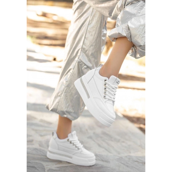 Lulu Beyaz Cilt Bağcıklı Spor Ayakkabı