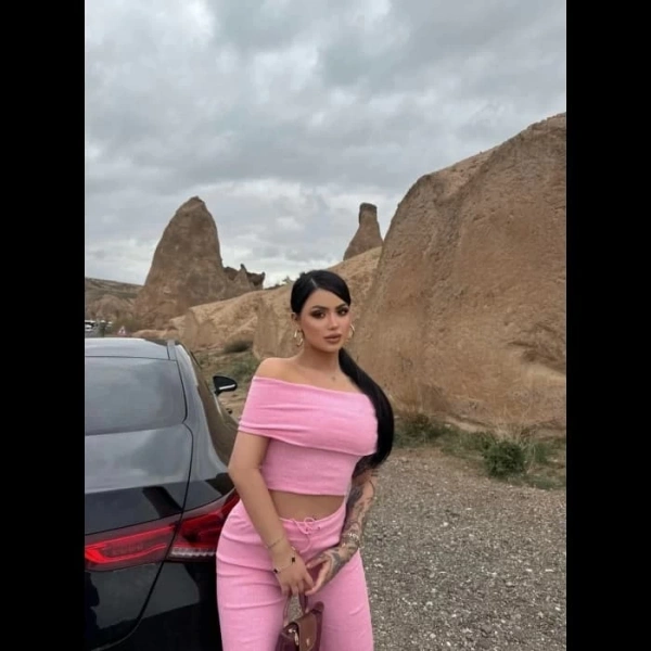 Madonna yaka bol paça pantolonlu takım