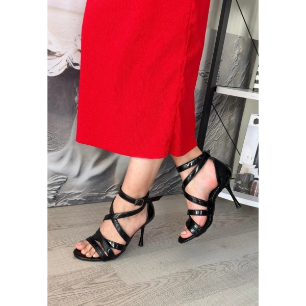 Mariya Siyah Rugan Topuklu Ayakkabı