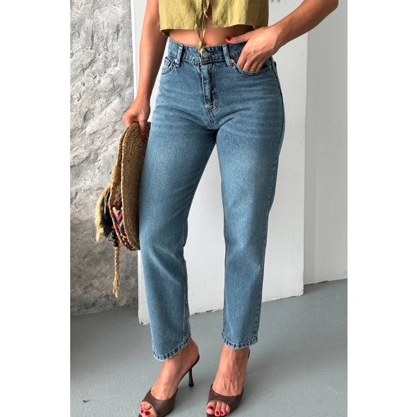 Mom fit kar yıkama bıyık detaylı jeans pantolon d2006