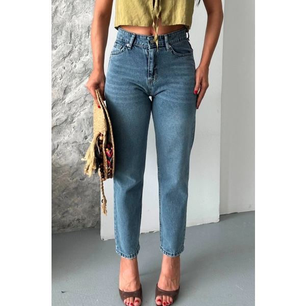 Mom fit kar yıkama bıyık detaylı jeans pantolon d2006