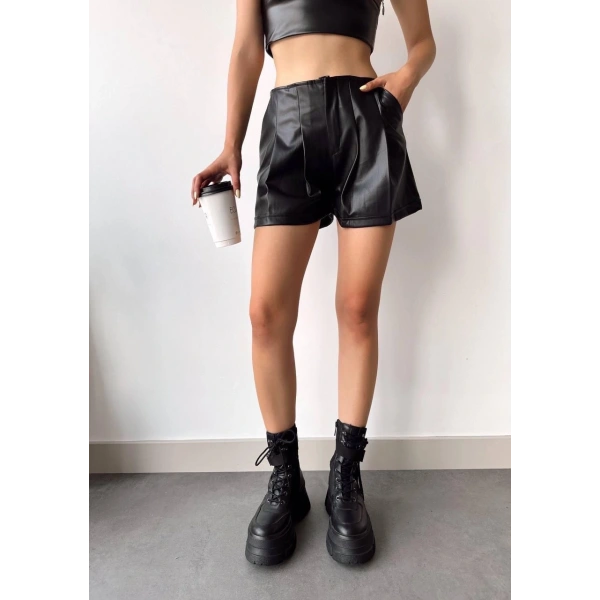 Pileli deri şort siyah h240053