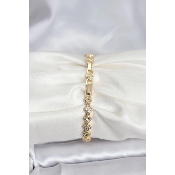 Pirinç Gold Renk VIP Seri Sıralı Yonca Model Zirkon Taşlı Kadın Bileklik