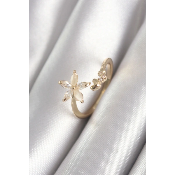 Pirinç Gold Renk Zirkon Taşlı Çiçek Model Kalp Detay Kadın Yüzük