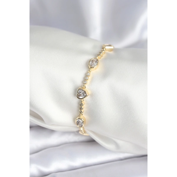 Pirinç Gold Renk Zirkon Taşlı Kalpli Model Kadın Bileklik