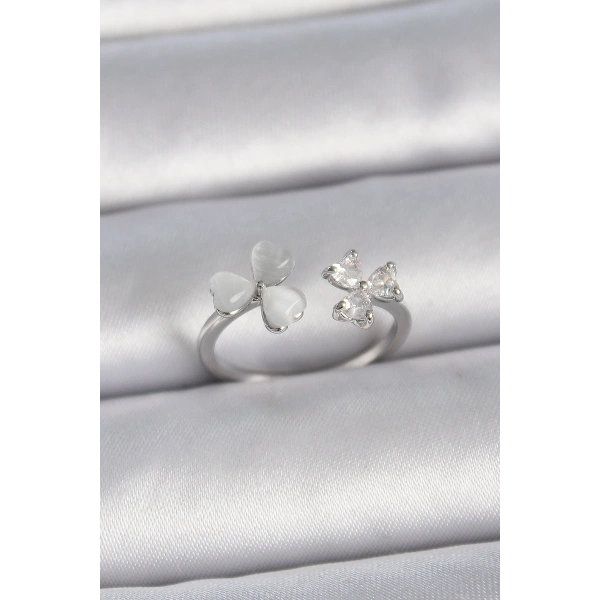 Pirinç Gümüş Renk Ayarlanabilir Zirkon Taşlı Beyaz Mineli Kalp Model Kadın Yüzük