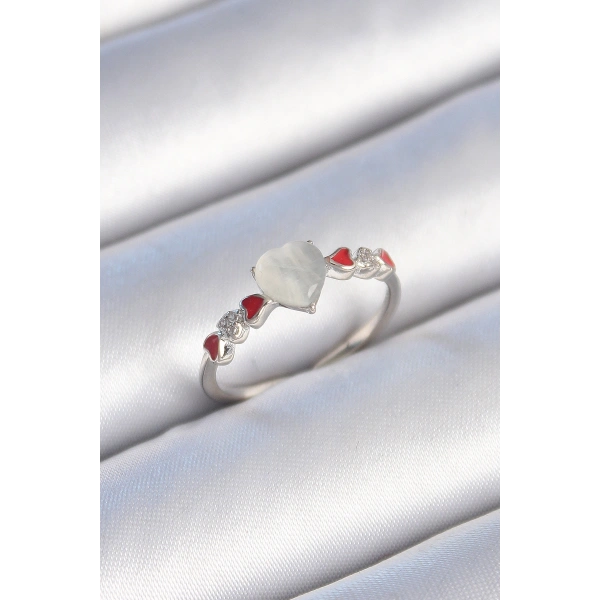 Pirinç Gümüş Renk Beyaz Mineli Kalp Model Zirkon Taş Detaylı Kadın Yüzük