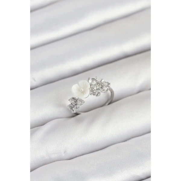 Pirinç Gümüş Renk Çiçek Model Zirkon Taşlı Kadın Yüzük