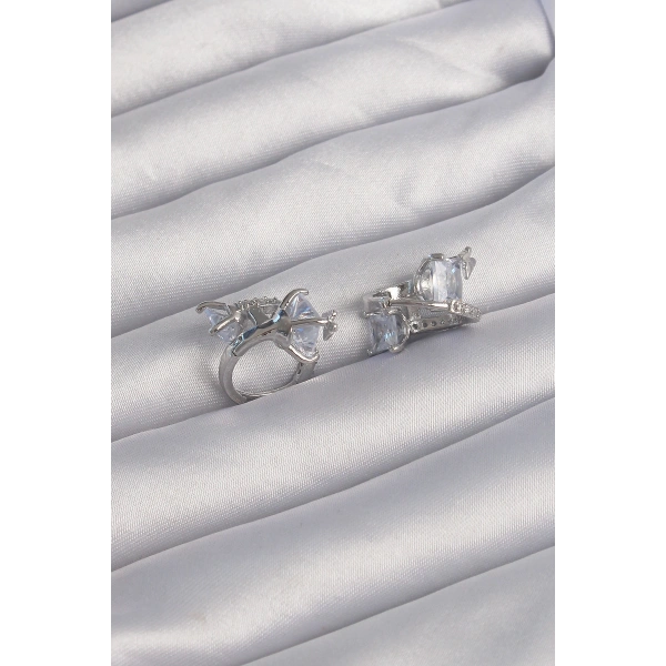 Pirinç Gümüş Renk İri Zirkon Taşlı Kıvrımlı Minimal Kelebekli Halka Küpe