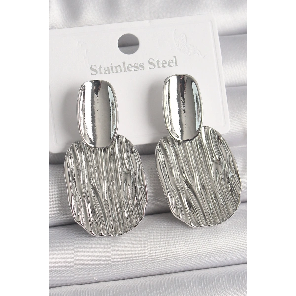 Pirinç Gümüş Renk İşlemeli Kare Plaka Model Kadın Küpe