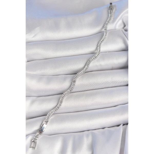 Pirinç Gümüş Renk Su Yolu Zirkon Taşlı Model Kadın Bileklik