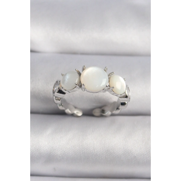 Pirinç Gümüş Renk Zirkon Taş Detaylı Beyaz Sedefli VIP Seri Kadın Yüzük