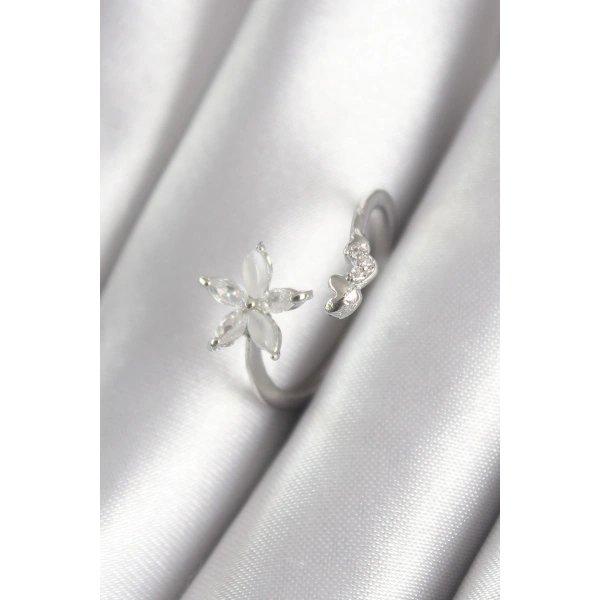 Pirinç Gümüş Renk Zirkon Taşlı Çiçek Model Kalp Detay Kadın Yüzük