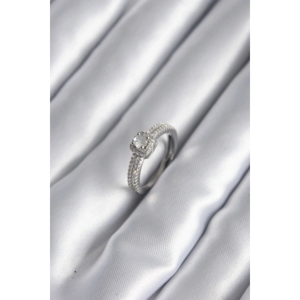 Pirinç Gümüş Renk Zirkon Taşlı Kadın Yüzük