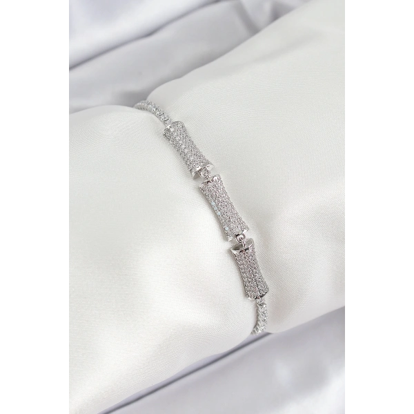 Pirinç Gümüş Renk Zirkon Taşlı Kemik Model Kadın Bileklik