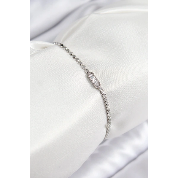 Pirinç Zirkon Taşlı Dikdörtgen Model Ezme Zincir Gümüş Renk Kadın Bileklik